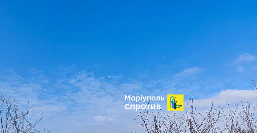 В Маріуполі пролунала серія вибухів: окупанти задіяли вертольоти та ППО